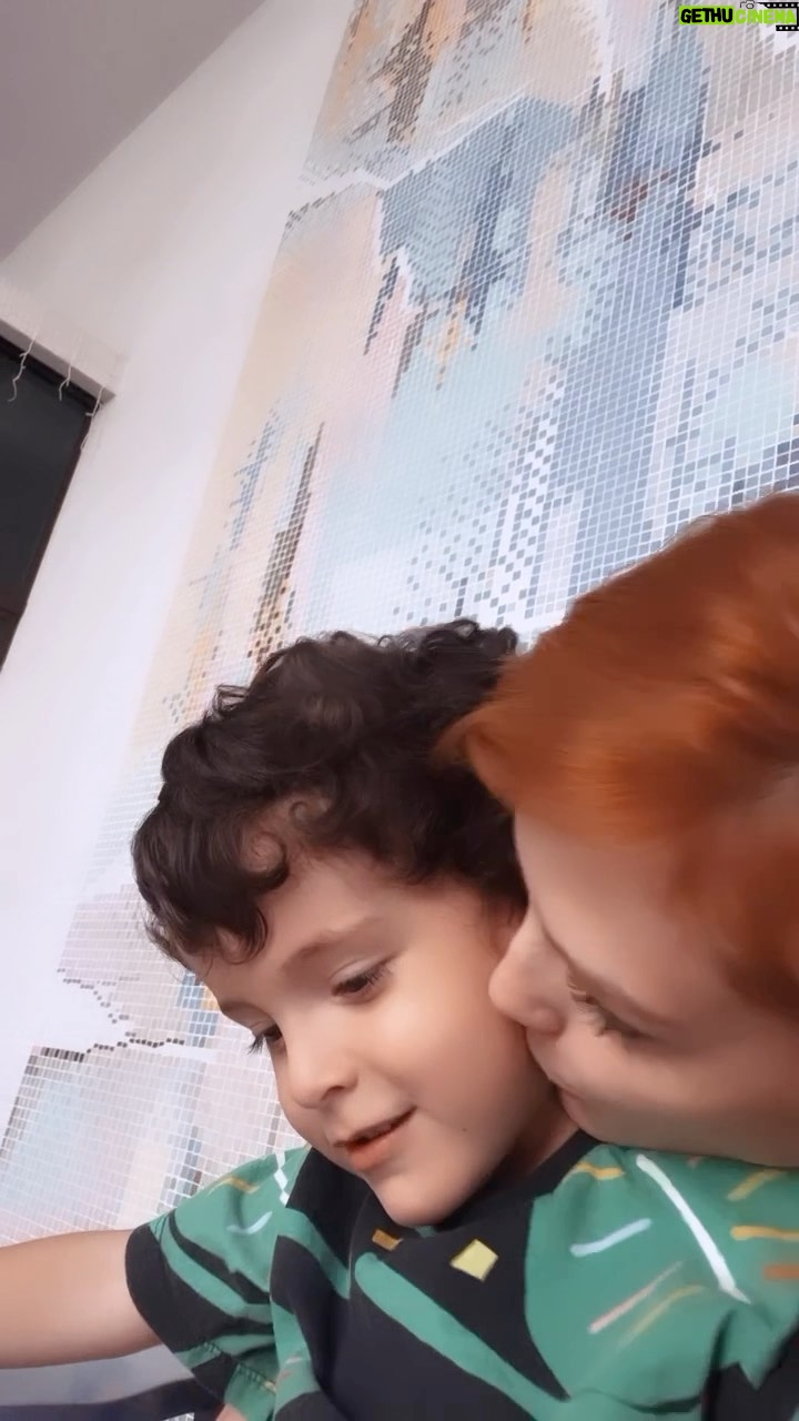 Titi Müller Instagram - Um banho de ocitocina natalino pra vocês ❤️