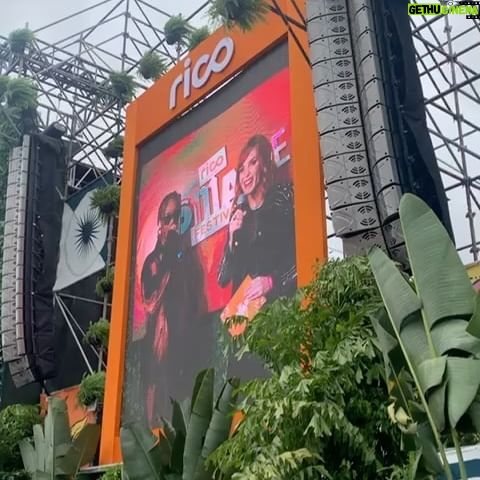 Titi Müller Instagram - Carrossel mais lindo com a quinta edição do #mundonomade que rolou esse final de semana. Que honra e privilégio poder apresentar mais um ano esse festival que mora no meu coração. Obrigada todos os artistas maravilhosos que passaram pelo nosso estúdio e quem acompanhou a nossa transmissão! Até ano que vem 🙌❤️