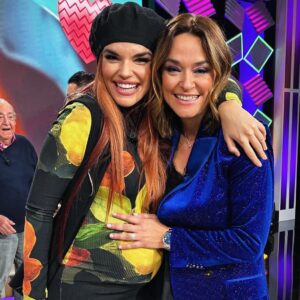 Toñi Moreno Instagram - Xoxo!!!! …. Me muero con ella. Mirad el vídeo por fa. La maravillosa @soyyomelody y @andyylucasoficial esta noche en @gentemaravillosa_tv @canalsurradiotv
