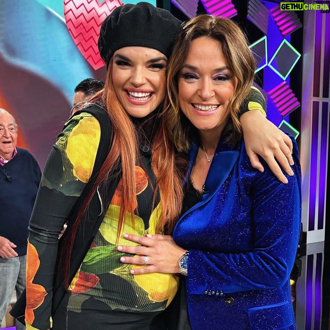 Toñi Moreno - 9.7K Likes - Xoxo!!!! …. Me muero con ella. Mirad el vídeo por fa. La maravillosa @soyyomelody y @andyylucasoficial esta noche en @gentemaravillosa_tv @canalsurradiotv