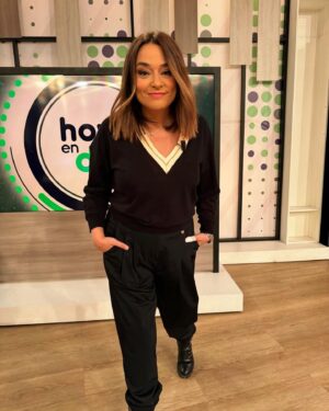 Toñi Moreno Instagram - Feliz como una perdiz con la nueva colección de @lolacasademunt . Seguiremos informando. @canalsurradiotv @almudenaruizstylist