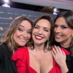 Toñi Moreno Instagram - Una noche inolvidable para la familia de @gentemaravillosa_tv @canalsurradiotv. Premios Irís !!!! Gracias a @academiadetv por reconocer nuestro trabajo. Estilismo @almudenaruizstylist @eneandeco__concept