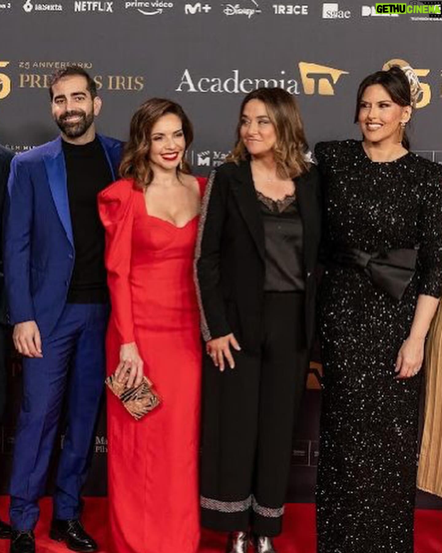 Toñi Moreno Instagram - Y ya. Lo prometo. Pero es que estoy tan feliz !!!! #PremiosIris