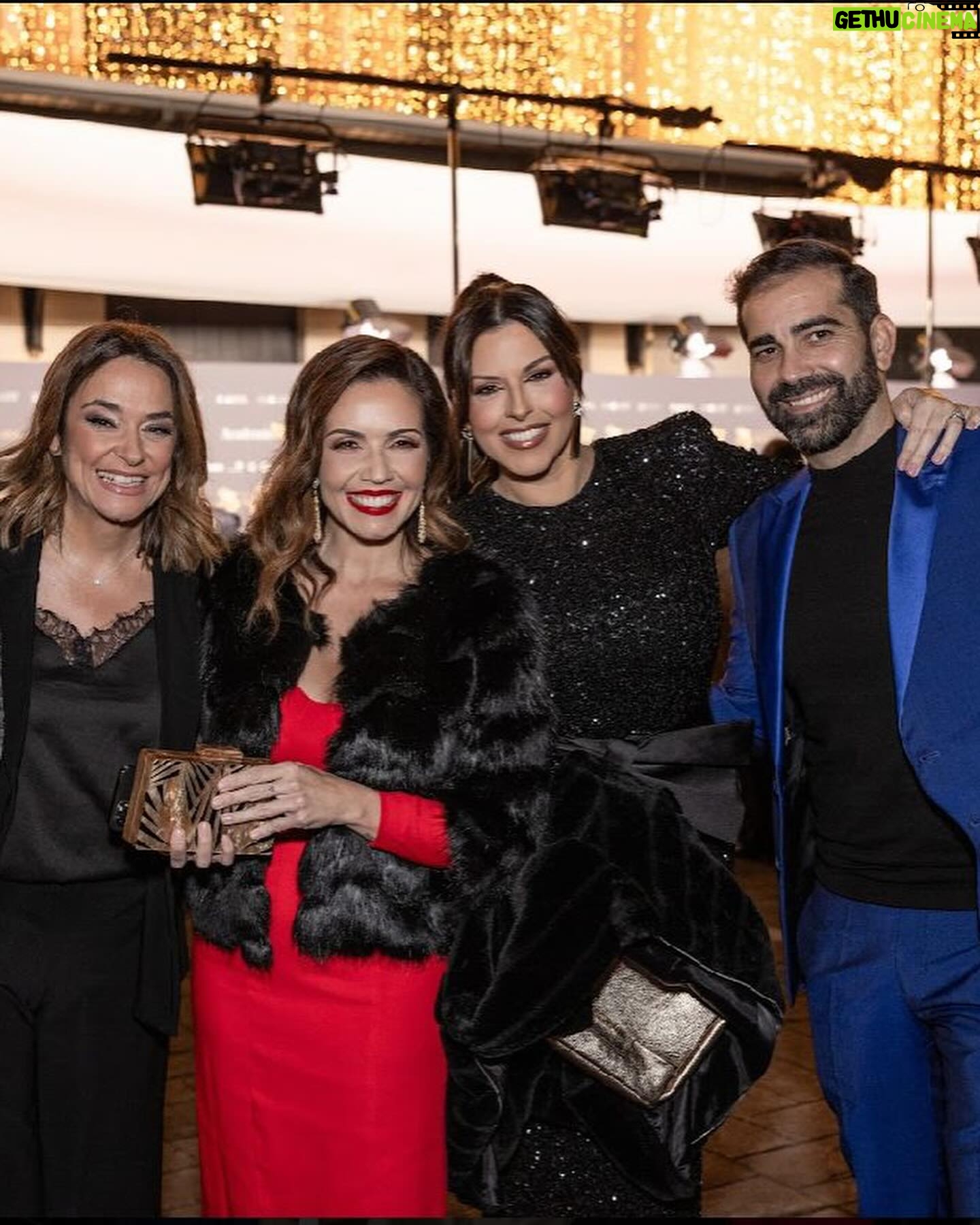Toñi Moreno Instagram - Y ya. Lo prometo. Pero es que estoy tan feliz !!!! #PremiosIris