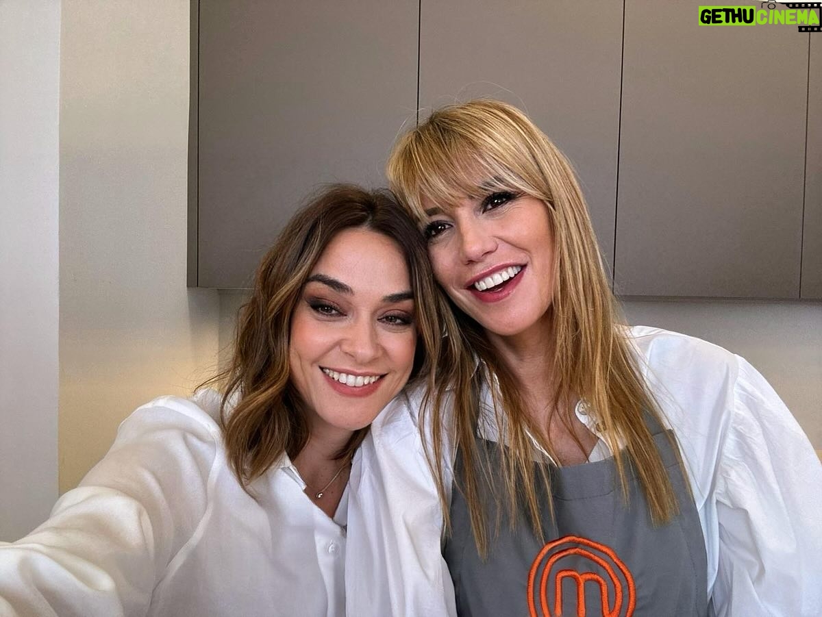 Toñi Moreno Instagram - Siempre es un placer volver a los fogones con ellas. @raquel_merono @buenachegastronomia . Mi receta de la crema catalana en breve en la APP de @masterchef_es