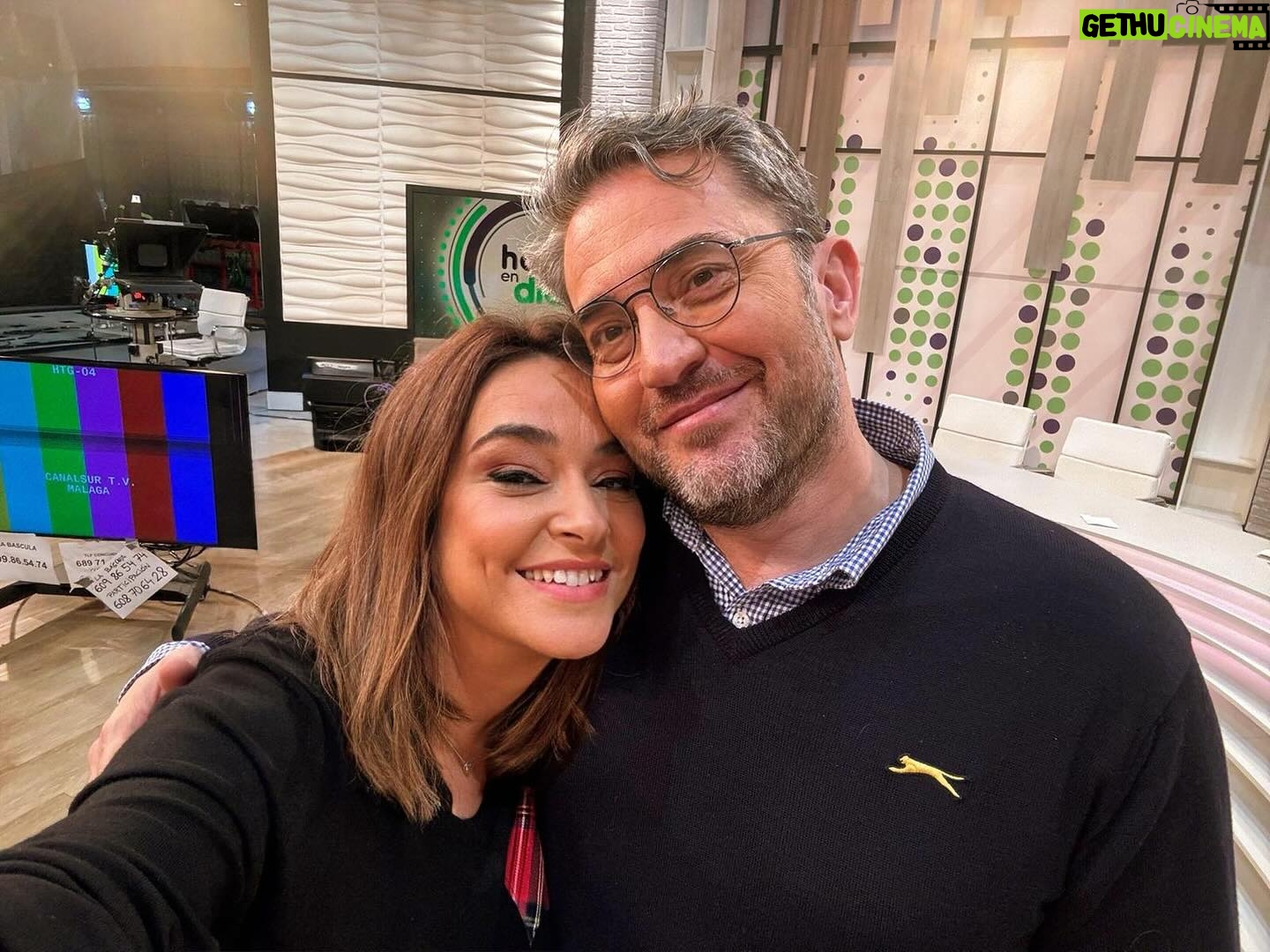 Toñi Moreno - 8.2K Likes - Hoy ha venido un ángel haciéndose pasar por escritor de éxito a la mañana de @canalsurradiotv . Le he confesado algunos de mis anhelos por si pudiera hacer algo. @maximohuerta @hoyendiacstv