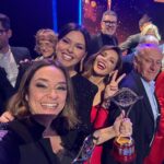 Toñi Moreno Instagram - Una noche inolvidable para la familia de @gentemaravillosa_tv @canalsurradiotv. Premios Irís !!!! Gracias a @academiadetv por reconocer nuestro trabajo. Estilismo @almudenaruizstylist @eneandeco__concept