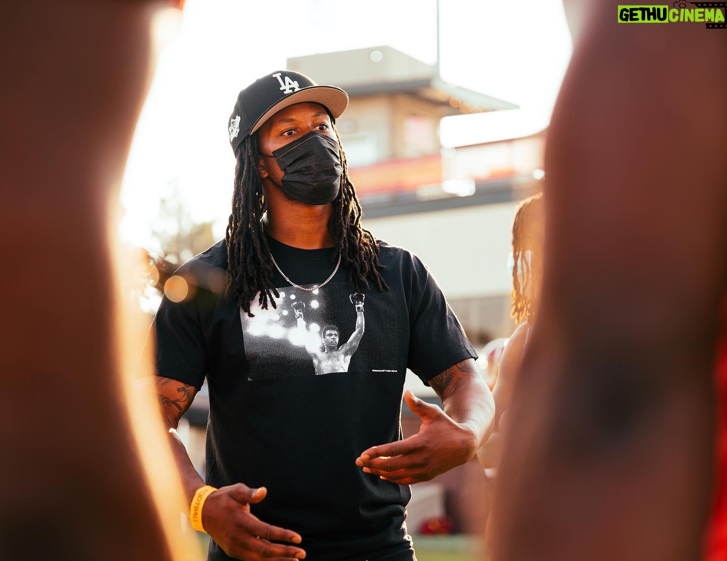 Todd Gurley - 33K Likes - Appreciate the love @usc.fb
Congrats to my guy D Jack on the new job from
GA to LA‼️✌🏾❤️💛 #FightOn