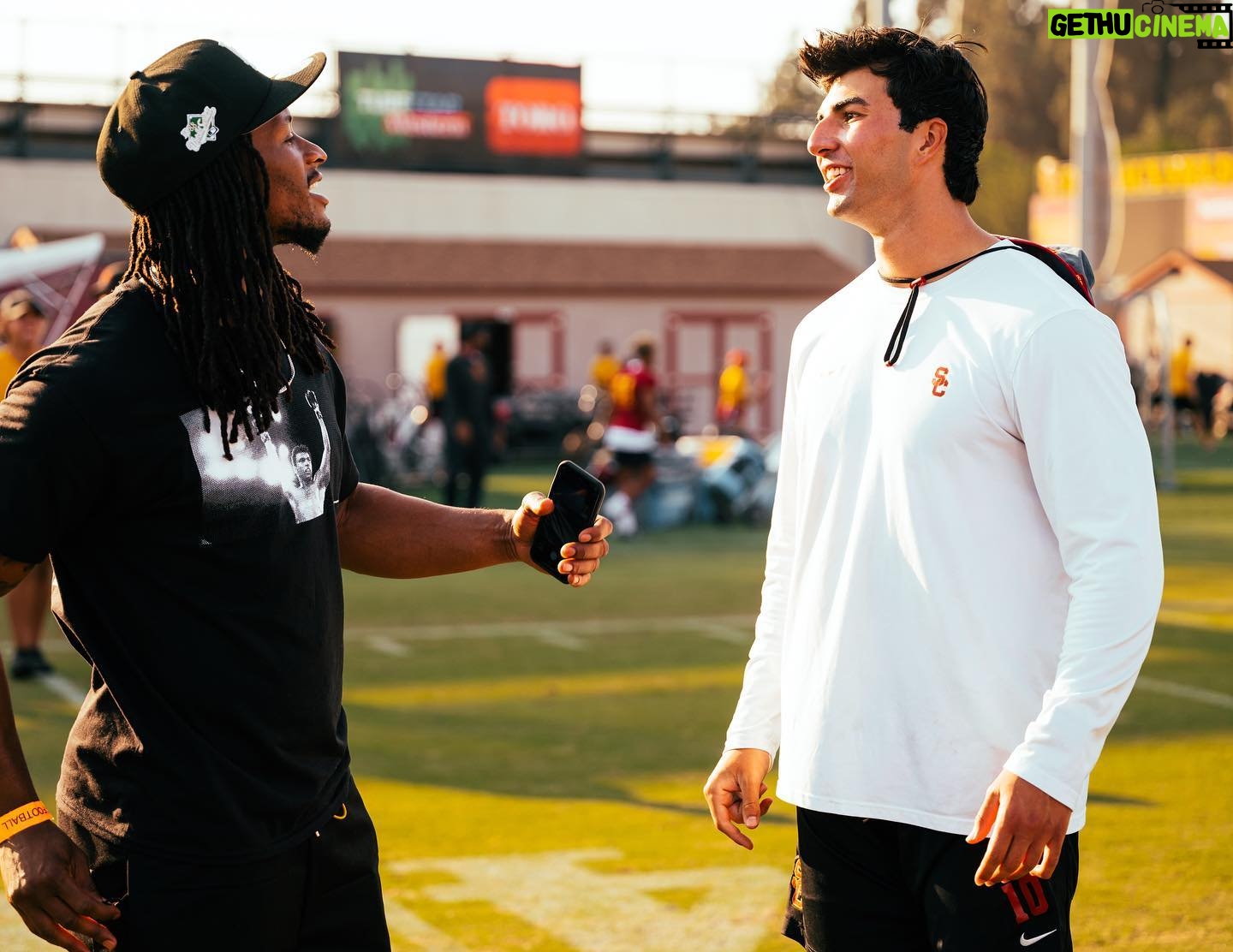 Todd Gurley - 33K Likes - Appreciate the love @usc.fb
Congrats to my guy D Jack on the new job from
GA to LA‼️✌🏾❤️💛 #FightOn