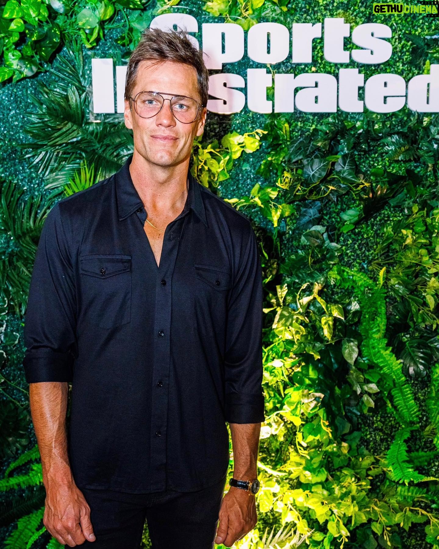 Tom Brady Instagram - I always love being around sports, teamwork and competition. What a fun start to F1 weekend with my friends at @sportsillustrated on Thursday night. @jamiejsalter and his team know how to throw a party and there’s no better city for it as so many things are growing in Miami. Then I was off to track yesterday to see the @williamsracing crew and watch them get dialed in for the sprint. Great seeing you @jv.f1 @logansargeant James Matthews and the entire team and hear about how they’re trying squeeze every second of speed out of the cars this season. F1 competition is TOUGH. Good to luck to everyone on the grid tomorrow, I’m off to LA to get ROASTED 😬