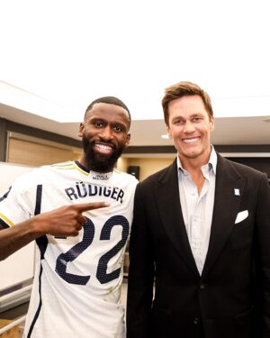 Tom Brady Instagram - 🇪🇸 🏴󠁧󠁢󠁥󠁮󠁧󠁿 🇧🇷 🇩🇪 🇺🇸 ♥️
El Classico!! I’ve watched this match on television for many years and what a game it was last night. I am always grateful for moments like last night where I am able to watch others live their dream and come together as a team to accomplish lifelong goals. Being able to watch and appreciate greatness from athletes across the world is inspiring for us all. Sports bring so many people together and gives us something to look forward to. Hope, joy, and success are emotions that make life worth living. The future is in great hands with these young superstars and I wish them the best in their pursuit of glory for their families, teams, and countries they represent. Congrats Real Madrid for a great season. And to Barcelona for such a valiant effort last night. 

PS We’ll hold your parking spot in Birmingham, Jude #KRO😉😂