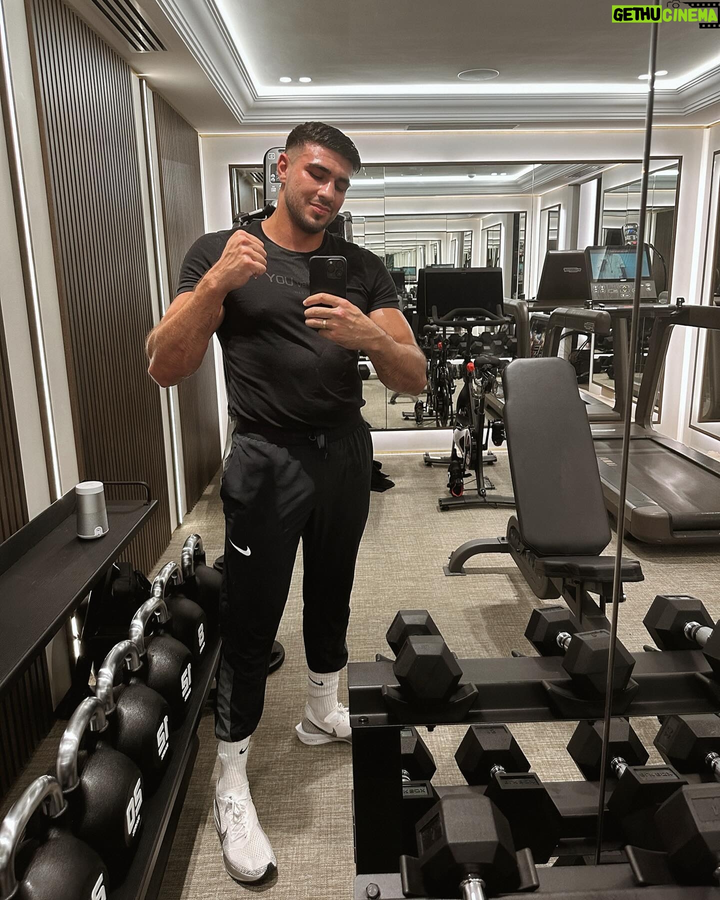 Tommy Fury Instagram - Keeping that momentum. Feeling FIT.