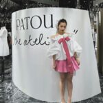 Tomomi Itano Instagram - PATOU 伊勢丹popupへ🩰 大好きなピンクとホワイトコーデに🦩‎🤍‪🎀 🐩 どれすき？💕 リボンにイニシャルが入れられるんだけど、"Tomo"のTMにしてみたよ 5月7日までやってるみたい🫶🏻 @Patou @GuillaumeMarcDamienHenry #patou #patouatelier #パトゥ #パトゥアトリエ #pr
