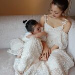 Tomomi Itano Instagram - 私が関コレで着ていたdressも実は ベビとお揃いなんです🫶🏻 生地にこだわって、手触りもしっとりしていて、 小さいリボンがたくさんついてる可愛い生地に。 肩紐のリボンの形や、袖が取り外しできるところもポイント🤍 こちらの発売も29日です♪イベントで実際に見ていただくことも可能です🎀 イベントのご予約は今日STARTなので、お早めに🌹 なんまいめ？🤍🤍🤍 @babyrosyluce