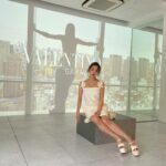 Tomomi Itano Instagram – Valentino L’École Collection 
pop up store  at IZA Tokyo

ひと足早く🖤素敵なコレクションでした。

中でも、私が着てるドレスの肩のストラップ部分が花モチーフのデザインで
今季のコレクションの様々な部分にこのデザインが施されていました
ほんとに、可愛かった😳

何枚目がすき？🗝💭

明日4月14日～5月16日（木）
11時ー20時
 
ＩＺＡ Tokyo 1F
東京都港区南青山5-8-3
03-3486-0013
 

#ValentinoLÉcole
#VALENTINOxIZA 
#IZA
#IZATokyo
＠iza_official
@tanakataki