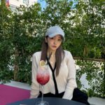 Tomomi Itano Instagram - 沖縄に行ってきたよ～🌺🌴 なんまいめがすき？ Southwest grandhotel オシャレで好きだった♡ カフェでパシャリ°･🐠 #沖縄キャンプ #ホテルでランチ #家族day
