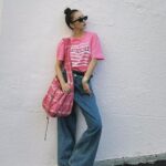 Tomomi Itano Instagram - 🩷🖤🩷🖤 どれすき？ #tops @patou #bottom @rosyluce #sneaker @celine #sunglasses @gentlemonster #bag @chromeheartsofficial @rolex 🎀🧁‎💭🛼🩷🕶⸒⋆͛*͛ #Fashion #ootd #154cm #友Style