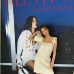 Tomomi Itano Instagram – Valentino L’École Collection 
pop up store  at IZA Tokyo

ひと足早く🖤素敵なコレクションでした。

中でも、私が着てるドレスの肩のストラップ部分が花モチーフのデザインで
今季のコレクションの様々な部分にこのデザインが施されていました
ほんとに、可愛かった😳

何枚目がすき？🗝💭

明日4月14日～5月16日（木）
11時ー20時
 
ＩＺＡ Tokyo 1F
東京都港区南青山5-8-3
03-3486-0013
 

#ValentinoLÉcole
#VALENTINOxIZA 
#IZA
#IZATokyo
＠iza_official
@tanakataki