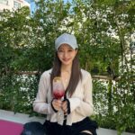Tomomi Itano Instagram - 沖縄に行ってきたよ～🌺🌴 なんまいめがすき？ Southwest grandhotel オシャレで好きだった♡ カフェでパシャリ°･🐠 #沖縄キャンプ #ホテルでランチ #家族day