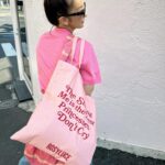 Tomomi Itano Instagram - 🩷🖤🩷🖤 どれすき？ #tops @patou #bottom @rosyluce #sneaker @celine #sunglasses @gentlemonster #bag @chromeheartsofficial @rolex 🎀🧁‎💭🛼🩷🕶⸒⋆͛*͛ #Fashion #ootd #154cm #友Style