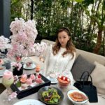 Tomomi Itano Instagram – お花見🌸

なんまいめ？

🍓団子かわい。花より団子🍡

Rosyのシースルージャガードtopsお気に入り🫶🏻

@kimptonshinjukutokyo 

#キンプトン新宿東京
#お花見