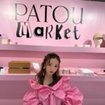 Tomomi Itano Instagram - 大好きなPATOU POP UPへ🩷🎀🦩 日本初のパトゥマーケットなの ピンクの世界観がタイプすぎました PATOUのTシャツやキャップに名前も入れれるんだよ🫶🏻 tomoって入れてもらった🎟️ そして、私のお母さん的存在（お母さんって言われたら怒られる😳） だいすきな、タキさん💕 阪急うめだ本店3階 に 4月2日まで期間限定OPEN中🌷 #Patoumarket #Patouxhenricharpentier #パトゥマーケット #パトゥxアンリシャルパンティエ