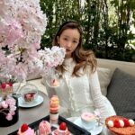 Tomomi Itano Instagram – お花見🌸

なんまいめ？

🍓団子かわい。花より団子🍡

Rosyのシースルージャガードtopsお気に入り🫶🏻

@kimptonshinjukutokyo 

#キンプトン新宿東京
#お花見