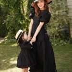 Tomomi Itano Instagram - mom & baby 🎀 【Baby Rosyluce】 今週29日（金）発売決定🪽 そしてそして、そのベビママdressや “𝐑𝐨𝐬𝐲 𝐒𝐒 𝐂𝐨𝐥𝐥𝐞𝐜𝐭𝐢𝐨𝐧“が実際に見れちゃう 春のイベントが決まりましたう🌹 何枚目がすき？🫶🏻 詳細はこちら 【𝐑𝐨𝐬𝐲 𝐥𝐮𝐜𝐞】 *春の新作スペシャルイベント*💐 ●日時: 4/20(土)21(日) ●場所: PLAZA NEWSSTAND 赤坂店店内 大人気フラワードレスをはじめ、 リボンや赤•ピンクをベースに Rosyらしさ全開の新作をお届け🩷🧁🩰 そして今回は、 ママベビお揃いシリーズ 【𝐁𝐚𝐛𝐲 𝐑𝐨𝐬𝐲 𝐥𝐮𝐜𝐞】の初お披露目も🎀 是非お子様といらしてください♪ •••••••••••••••••••••• SPECIALコラボ Rosy luce × PLAZA フォトジェニックな街並みが広がる 赤坂の「PLAZA」とのスペシャルコラボが実現しました🎪 今回のpopupテーマは「𝐃𝐈𝐍𝐄𝐑」🛼 Rosy luceが提案する プロダクトとRosy DINERの空間を通して　　 アパレルブランドというバイアスに縛られず、 エンターテイメントの世界をお楽しみ頂きたい。 ワクワクドキドキする非日常の空間をお楽しみ頂きたい。 そんな想いでイベントを制作しています🪽 •••••••••••••••••••••• 事前予約を頂いたお客様には 優先的にご入場いただけます🎟✨ ▪️ご予約受付期間 本日！！！ 3/26(火)18:00-3/29(金)18:00迄 インスタプロフィールをCLICK☝️ ———————— 新作のお洋服を 実際にご覧いただきながら ディレクター板野友美に相談したり トークしたり…etc 特典も沢山ご用意しています🎟️ お一人で♡お友達と♡ 大切な人と♡親子で♡家族で♡ 皆さまのご来場お待ちしております📰☁⸒⸒🕊️ ※予約入場枠に関して、 会場の混み具合によりお待ちいただくこともございます。 予めご了承ください。 混雑具合により、入れ替えの時間が変わります。 ※今回のPOPUPはショールーム形式となります。商品をお買い上げの際はPLAZA ONLINE STOREをご利用いただき、後日お届けいたします。 ご協力の程よろしくお願いいたします。 #Rosyluce #babyrosy #ベビママ #春のイベント