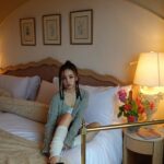 Tomomi Itano Instagram - 1ヶ月ダイエット。 次のお仕事にむけて🧴🩰 最近腰周り痩せないので（この写真には写ってない🙄） 本気で頑張る。とりあえず、ブラデリスの矯正コルセット（かなりきつい） 寝る時以外はつけて、お腹矯正 無駄食い防止してる☁️ オススメダイエットある方は教えてね☺︎