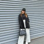 Tomomi Itano Instagram - 👟★⛓️ 　 なんまいめ？ #jacket @zara #tops @rosary.moon #bottom @rosyluce #sneaker @nike #bag @therow #Fashion #ootd #154cm #友style