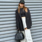 Tomomi Itano Instagram - 👟★⛓️ 　 なんまいめ？ #jacket @zara #tops @rosary.moon #bottom @rosyluce #sneaker @nike #bag @therow #Fashion #ootd #154cm #友style