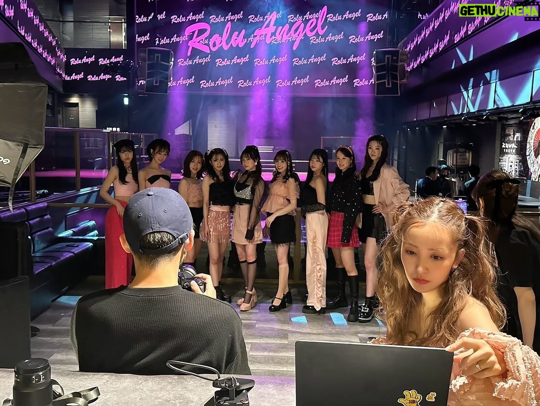 Tomomi Itano Instagram - ANGELとイベント🎀 2月のイベントの写真ずっとあげれてなかった😧 2枚目ANGELちゃんの撮影のクリエイティブも 写真チェックも全部欠かさず🧐 4枚目、、真ん中入ったけど違和感😀www あれから、関西コレクション、ミクチャ500万ポイント Rolu ANGELのアドトラ走行決定🫶🏻そして、まだ発表前の 大きなお仕事2つ😌日々成長中の彼女達に乞うご期待🩷 会うたびに内面も外見も磨かれて、私も密かに刺激をうけてます🪽 ♡撮影協力 BASE GRANBELL https://basegranbell.jp