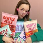 Tomomi Itano Instagram - 🍒🫐⭐️🩷🍎 なんまいめ？💭 サプライズなクリエイティブ🕶️😮 フレームとテンプルがグミみたいになってるの #GENTLEMONSTER #GENTLEJELLY #GENTLEMONSTER2024