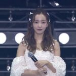 Tomomi Itano Instagram - 関西コレクションの時の髪型載せてほしいって コメントたくさん頂いてたんですが、 この日バタバタで自撮り全然撮れてなくて、、🥲 関コレさんのオフショット載せます💓 髪型わかるかな？ パールを髪に散りばめてもらってるよ♪何枚目がすき？ #関コレ #Rosyluce