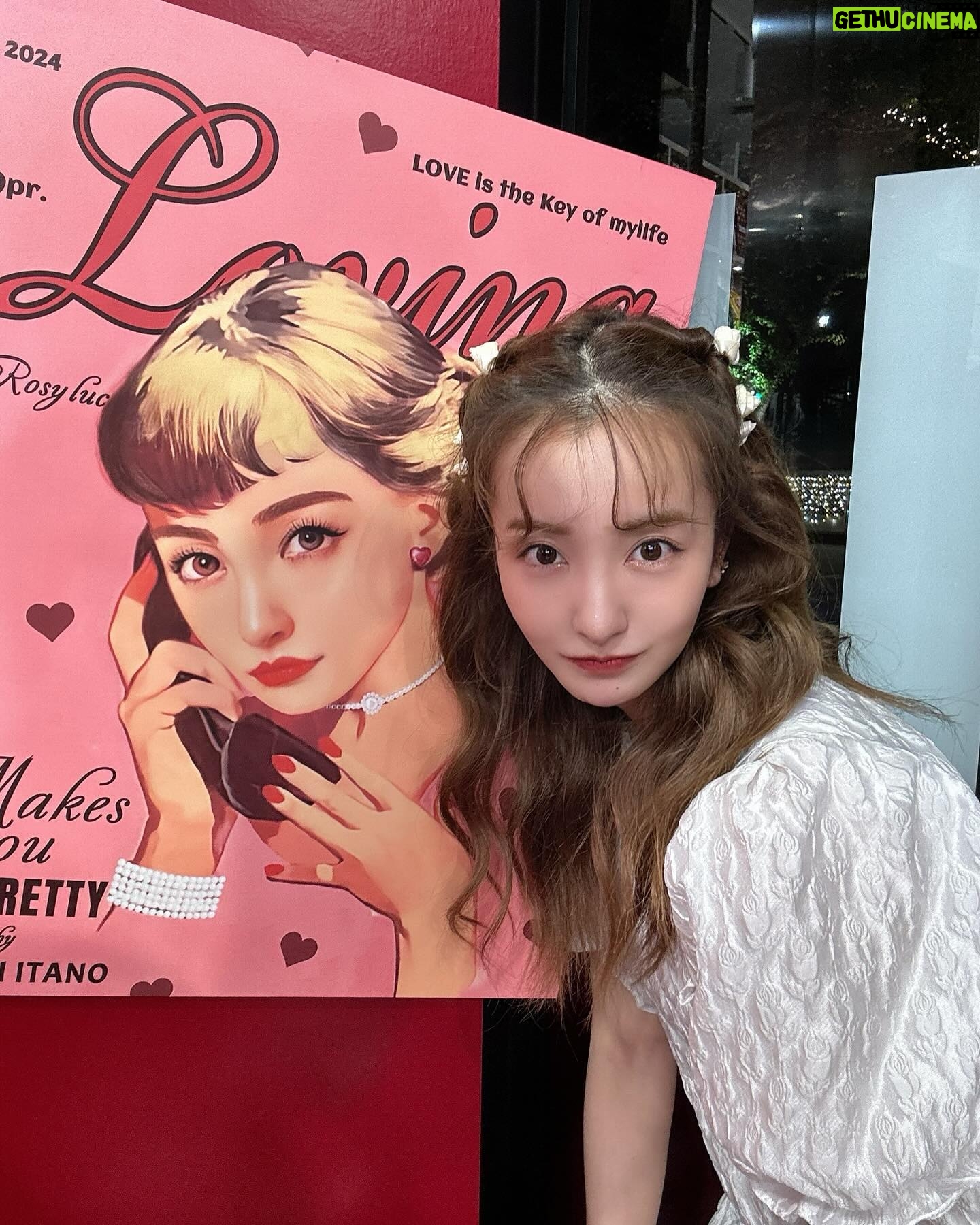 Tomomi Itano Instagram - Rosyluce × PLAZA thanks 王様のブランチ📺♥️ 春のイベント2 Days🌷 たくさんの方が足を運んでくださいました。 ありがとうございます🫶🏻 今回のイベントコンセプトは "American diner" 🛼🍩 私の顔をイラストにしてもらったり🤭 似てるかな?笑 ベビちんもけけと遊びに来たよ🤍 何枚目がすき? #Rosyluce #Rosydiner @rosyluce
