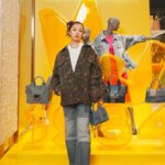 Tomomi Itano Instagram - 銀座三越 本館１F ザ・ステージ にて、 3/5（火）まで開催している MARC JACOBSのポップアップへ 遊びに行ってきました🪞🪩🪽 何枚目？🤍 2024年Spring Collection🌸💖 今季は『デニム』にフォーカスした、 素敵なポップアップショップでした🎟️ デニムを使用した「ザ セントマーク」や、 ウーブン素材を使用した「ザ スナップショット」など 可愛いアイテムがたくさん🫶🏻 私が好きなpinkアイテムも可愛くて、🩷🩷🩷 ぜひ銀座三越に遊びにきてね👟 #マークジェイコブス #MarcJacobs #PR @marcjacobsjapan