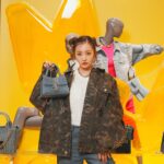 Tomomi Itano Instagram - 銀座三越 本館１F ザ・ステージ にて、 3/5（火）まで開催している MARC JACOBSのポップアップへ 遊びに行ってきました🪞🪩🪽 何枚目？🤍 2024年Spring Collection🌸💖 今季は『デニム』にフォーカスした、 素敵なポップアップショップでした🎟️ デニムを使用した「ザ セントマーク」や、 ウーブン素材を使用した「ザ スナップショット」など 可愛いアイテムがたくさん🫶🏻 私が好きなpinkアイテムも可愛くて、🩷🩷🩷 ぜひ銀座三越に遊びにきてね👟 #マークジェイコブス #MarcJacobs #PR @marcjacobsjapan