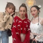 Tomomi Itano Instagram – ばんばんざいのみゆちゃん、るなちゃんと
コラボYouTube 【LOOK BOOK】を私のブランド
 @rosyluce のお洋服で撮りました🎀💕🩰

2人とも、普段とはまた違った
キュートな面をたくさんみせてくれて
本当にキュンキュンした🫰🏻🩷

何枚目がすき？

#ばんばんざい
#YouTube
#LOOKBOOK
#友chube