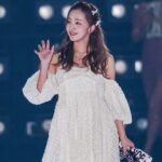 Tomomi Itano Instagram – KANSAI Collection 2024 SS 🌼
𝐑𝐨𝐬𝐲 𝐋𝐮𝐜𝐞 𝐒𝐭𝐚𝐠𝐞 🌹　

去年の夏に続き、今回も出演させていただきました✨

やはり、何度みても、巨大スクリーンに私のブランド
【Rosy Luce】の文字が写し出されるのは感動します😭♥️

今回もコーディネート、ヘアメイクディレクション、
楽曲、映像制作、ディレクションさせていただきました。

表舞台に立つのも好きですが、
クリエイティブな作業、モノづくりが私は大好きです。
自分の頭の中に思い描いてるイメージをこうして
ランウェイ場に具現化できる。
そして、私の作ったお洋服を身に纏って
モデルさん達がウォーキングしてくださる✨夢のような時間でした💐

今回ランウェイを歩いてくださった
鈴木愛理ちゃん　@airisuzuki_official_uf 
HIMEKAちゃん　@hmk_queen 
アリアナさくらちゃん　@_ariannasakura_ 
大友花恋ちゃん　@karen_otomo 
福岡みなみちゃん　@fukuokaminami373 
上西星来ちゃん　@seira_jonishi_tpd 
とっても可愛くて豪華な皆さんに出演していただけて、感謝です🎀

今回も素敵なステージを一緒に作り上げて下さった
関西コレクション関係者の皆様、本当にありがとうございます✨
@kansaicollection 

今後とも更なる高みを目指して、女性をエンパワーメントできるように✊🏻
邁進して参りたいと思います❤️‍🔥Rosy Luce をよろしくお願いします🥀

@rosyluce 
#Rosyluce
#関西コレクション
#kansaicollection