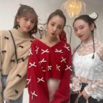 Tomomi Itano Instagram – ばんばんざいのみゆちゃん、るなちゃんと
コラボYouTube 【LOOK BOOK】を私のブランド
 @rosyluce のお洋服で撮りました🎀💕🩰

2人とも、普段とはまた違った
キュートな面をたくさんみせてくれて
本当にキュンキュンした🫰🏻🩷

何枚目がすき？

#ばんばんざい
#YouTube
#LOOKBOOK
#友chube