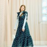 Tomomi Itano Instagram - ZOZO初のリアル店舗 『niaulab by ZOZO』に行ってきたよー🌸 何枚目がすき？🫶🏻 ここでは、プロのスタイリストさんやヘアメイクさんに パーソナルスタイリングやヘアメイクをしてもらって 自分の"似合う"をみつけられる、スペシャルな空間です😳💕 今回はあのマッシュグループとのコラボ企画✨ MASHの中では特に【FrayI.DとSNIDEL】が好きなんだけど、 今回マッシュグループのアパレル＆コスメ計14ブランドで、 私にぴったりな新しいスタイリングを提案してもらいました🎀 いつもの私とは違った新しいスタイリングで参考になった👀 niaulabでは、2時間以上1人のお客様のために貸切で、 しかもまさかの無料なの🫣🩷🩷🩷 毎月1日に翌月分の応募期間が始まるのでぜひみんなチェックしてね！ @niaulab_by_zozo #niaulab #似合うラボ
