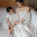 Tomomi Itano Instagram - 私が関コレで着ていたdressも実は ベビとお揃いなんです🫶🏻 生地にこだわって、手触りもしっとりしていて、 小さいリボンがたくさんついてる可愛い生地に。 肩紐のリボンの形や、袖が取り外しできるところもポイント🤍 こちらの発売も29日です♪イベントで実際に見ていただくことも可能です🎀 イベントのご予約は今日STARTなので、お早めに🌹 なんまいめ？🤍🤍🤍 @babyrosyluce