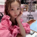 Tomomi Itano Instagram - 🎨📕🌸 なんまいめ？ @patou #patou #Patoumarket #Patouxhenricharpentier #パトゥマーケット #パトゥxアンリシャルパンティエ
