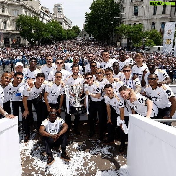 Toni Kroos Instagram - Thanks for coming out this afternoon Madridistas! We don’t take it for granted!