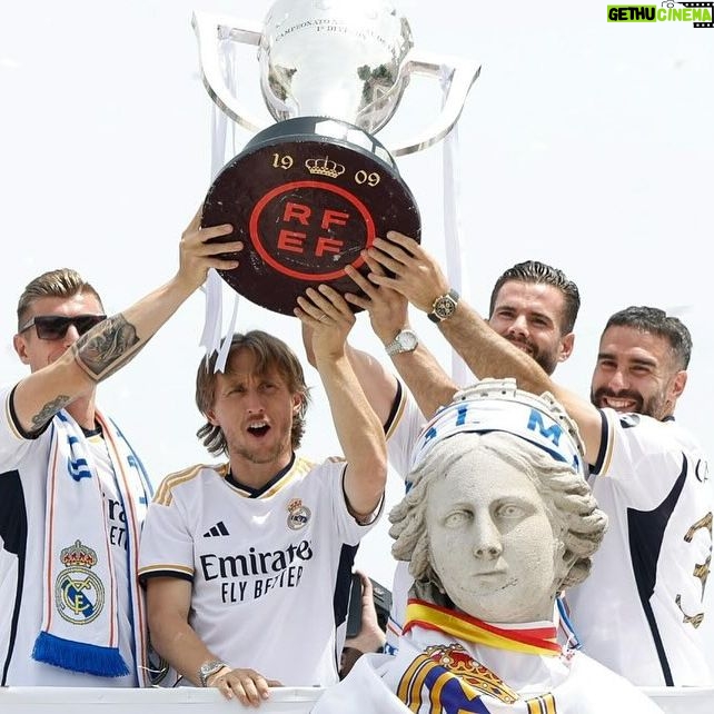 Toni Kroos Instagram - Thanks for coming out this afternoon Madridistas! We don’t take it for granted!