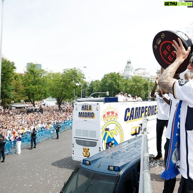 Toni Kroos Instagram - Thanks for coming out this afternoon Madridistas! We don’t take it for granted!