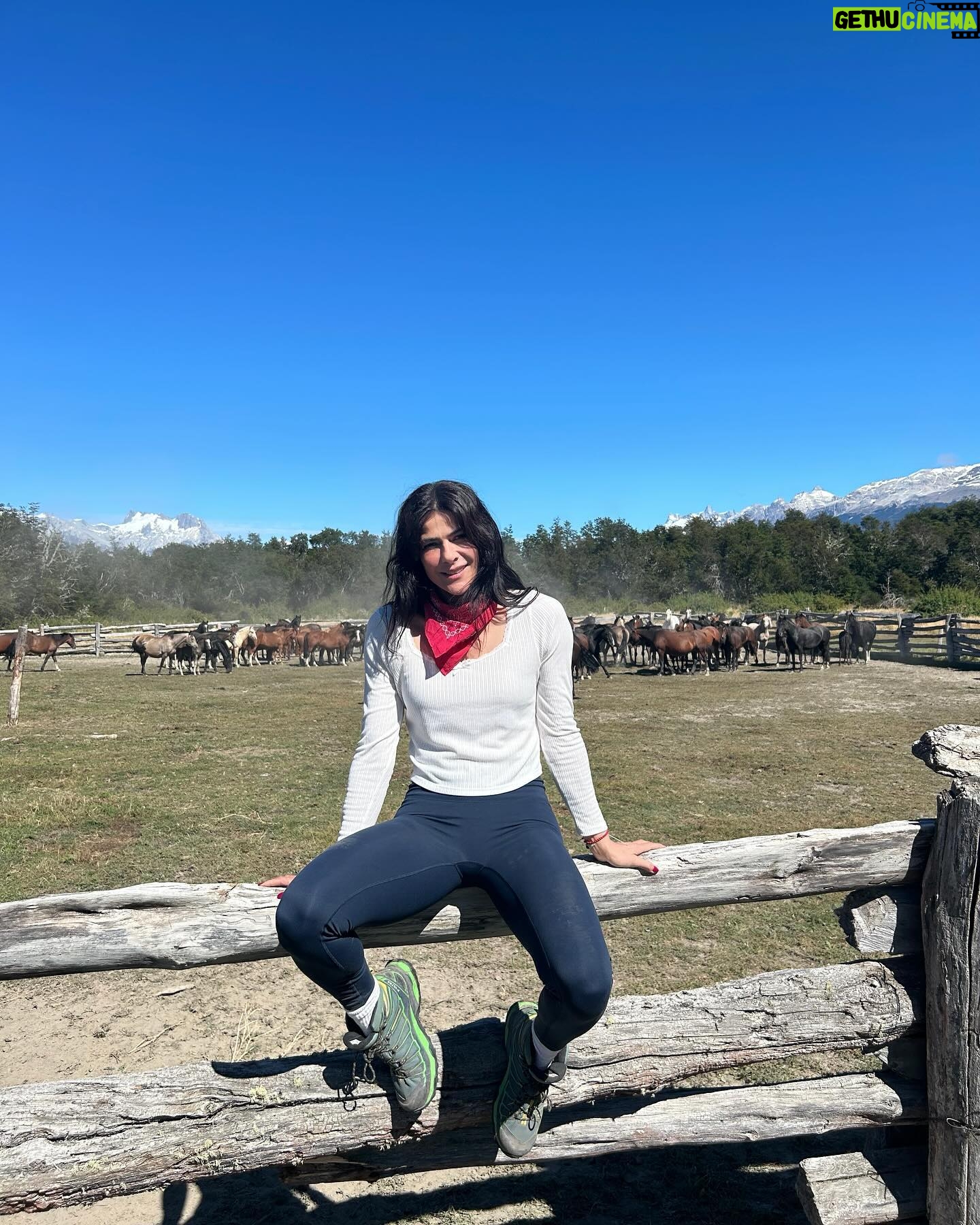 Tonka Tomicic Instagram - Gracias! #patagonia Reencuentro con amigos ♥️ y la belleza del paisaje que conmueve. Dato viajero vayan a #puertosanchez no se pierdan las #cavernasdemarmol ♥️🇨🇱