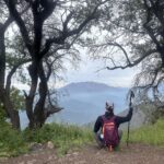 Tonka Tomicic Instagram - Y llegamos al #pochoco 1.804 m. Laaarga caminata, desafiante y muy entretenida! El esfuerzo siempre es compensado cuando llegamos a la cima pero quedaba lo más complicado: bajar. Comparto algunas de las hermosas flores que embellecen el camino. #equipo 💪🏻♥️⛰️