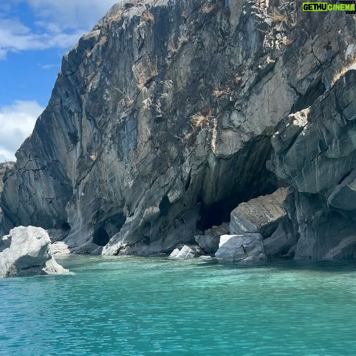 Tonka Tomicic Instagram - Gracias! #patagonia Reencuentro con amigos ♥️ y la belleza del paisaje que conmueve. Dato viajero vayan a #puertosanchez no se pierdan las #cavernasdemarmol ♥️🇨🇱