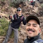 Tonka Tomicic Instagram - Y llegamos al #pochoco 1.804 m. Laaarga caminata, desafiante y muy entretenida! El esfuerzo siempre es compensado cuando llegamos a la cima pero quedaba lo más complicado: bajar. Comparto algunas de las hermosas flores que embellecen el camino. #equipo 💪🏻♥️⛰️